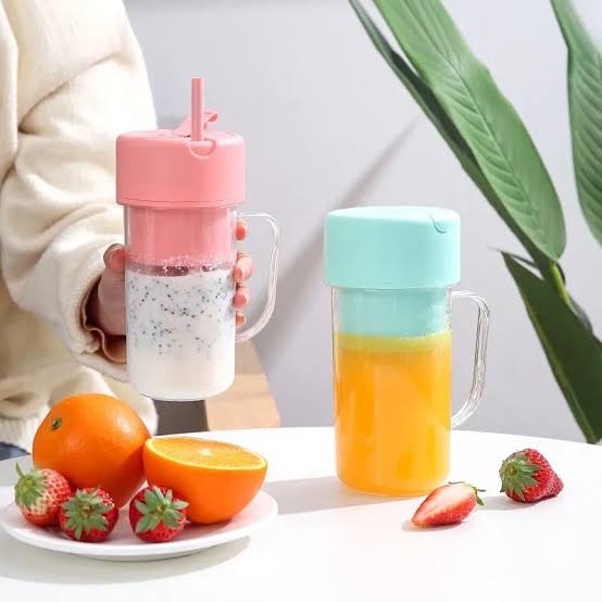 Mini Juicer with Straw