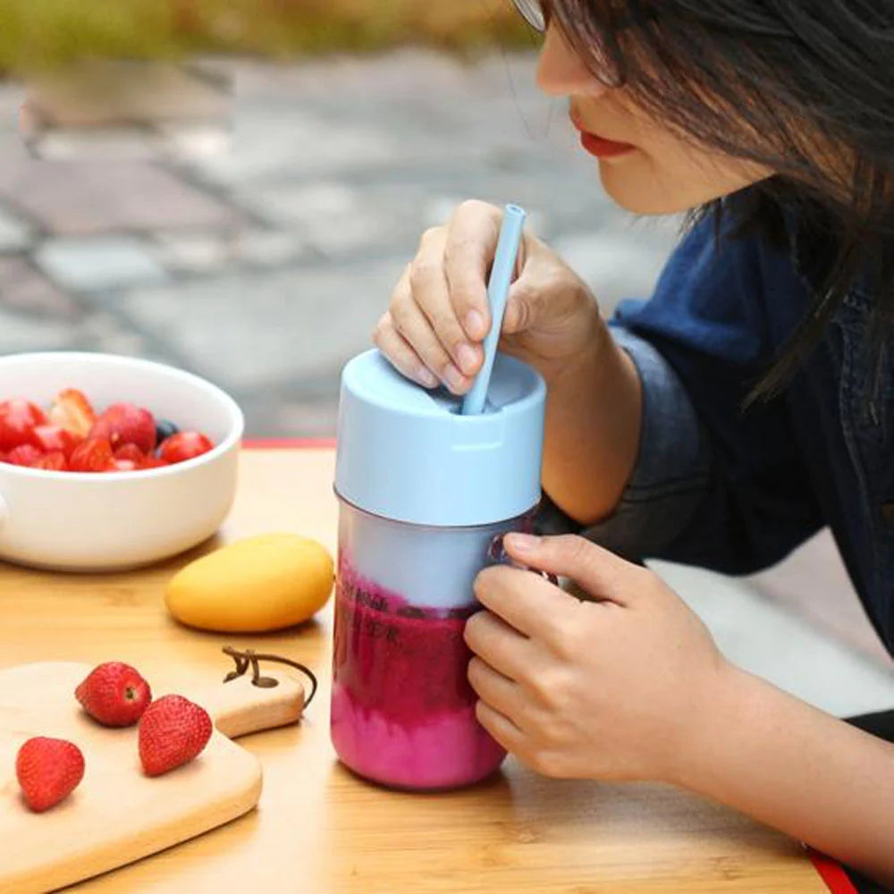 Mini Juicer with Straw